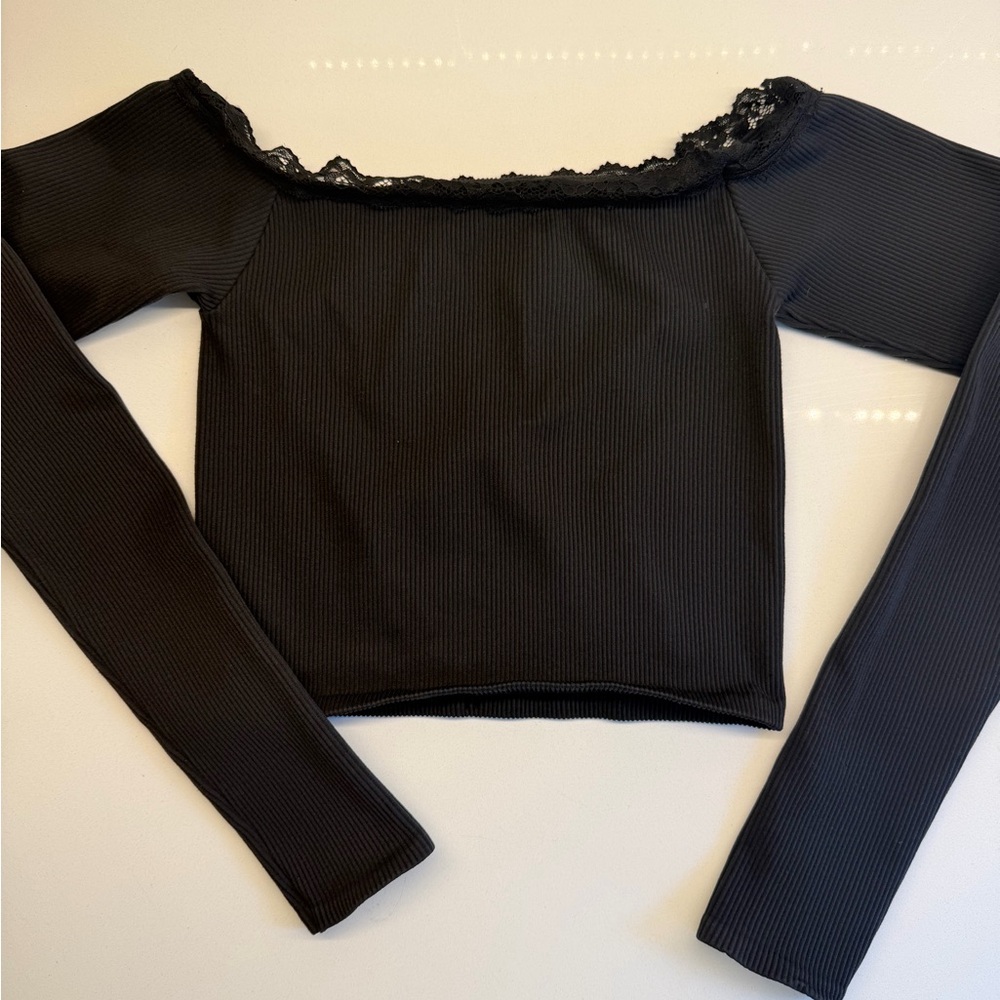 Out From Under Melani Seamless Lace-Trim Off-Shoulder Top – Black (XS/S) - Picture 3 of 4